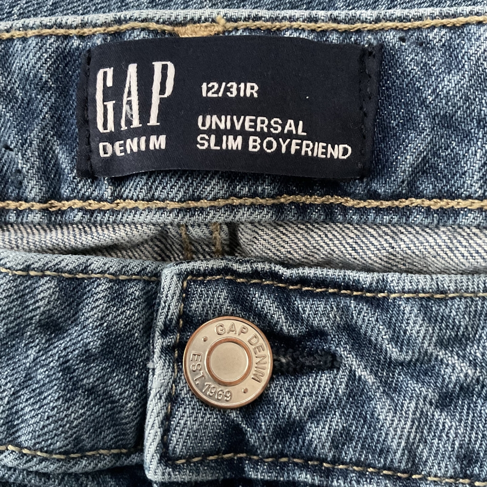 GAP Women's "Universal Slim Boyfriend Jeans" - Picture 5 of 6